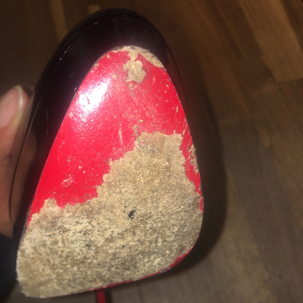Christian Louboutin - Picture 3 of 6